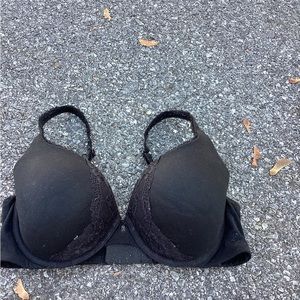Women’s Victoria’s Secret black padded perfect coverage 36D